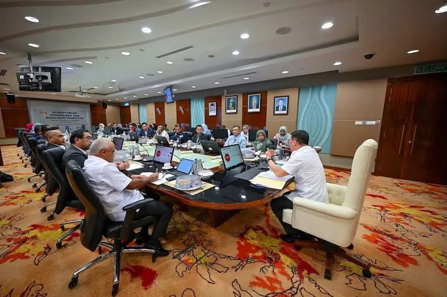 Mesy pasca kabinet KPKT — Nga Kor Ming — Photo 1