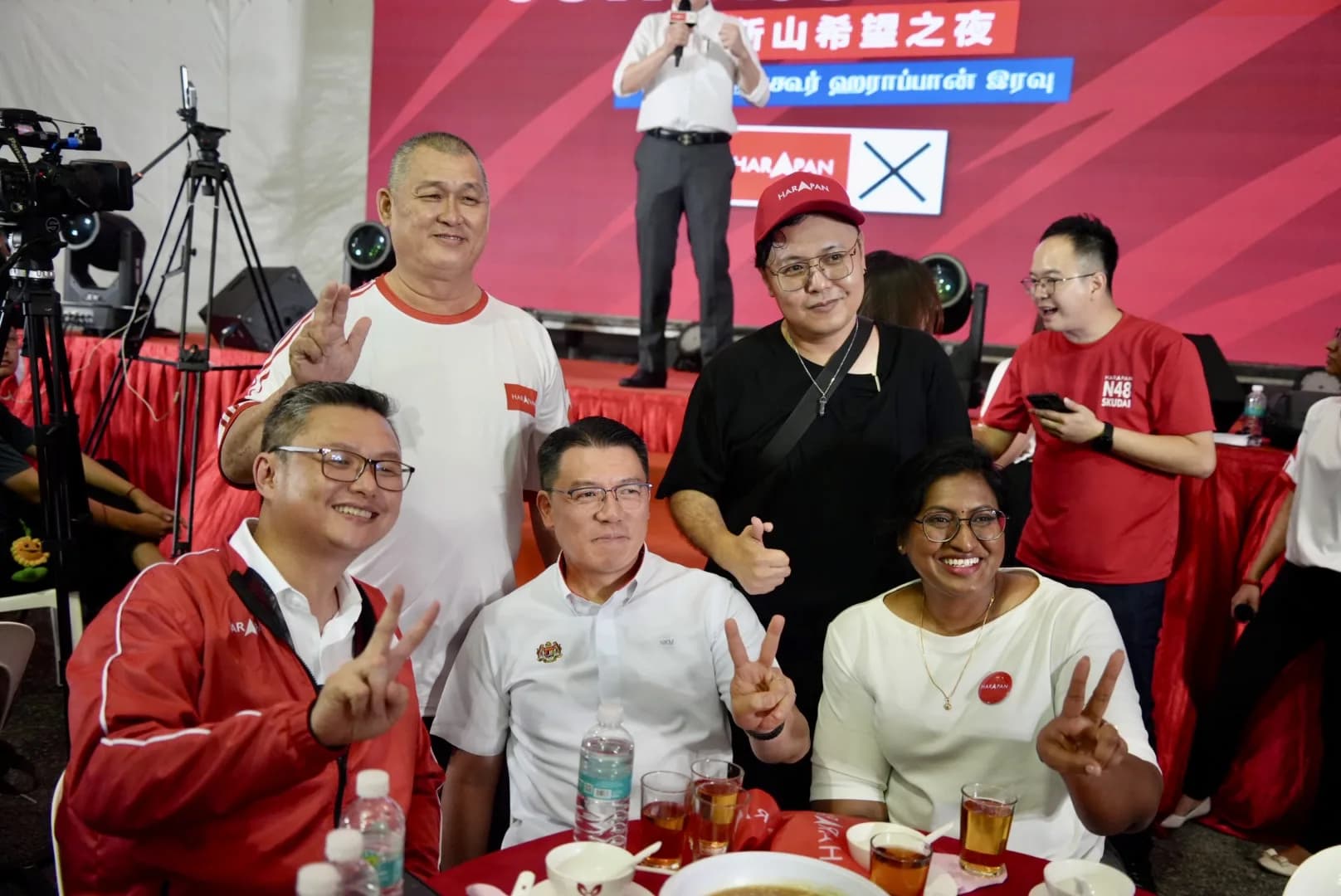 Malam Harapan Johor Selatan — Nga Kor Ming — Photo 1: Malam Harapan Johor Selatan