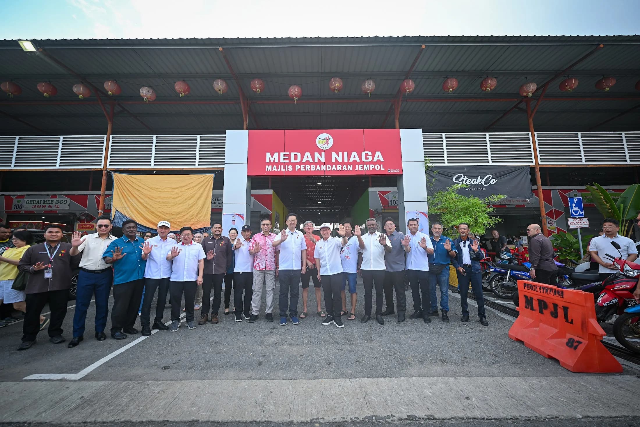 SK Program 1 Lawatan ke Medan Niaga Bahau — Nga Kor Ming — Photo 1: SK Program 1 Lawatan ke Medan Niaga Bahau