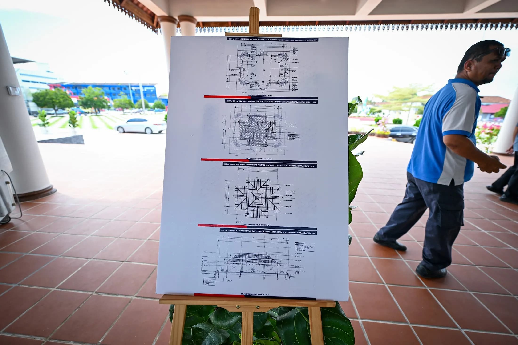 SK Program 6 Lawatan Kerja ke Projek Menaik Taraf Dataran dan Pentas Dataran Penggaram, Batu Pahat — Nga Kor Ming — Photo 1: SK Program 6 Lawatan Kerja ke Projek Menaik Taraf Dataran dan Pentas Dataran Penggaram, Batu Pahat